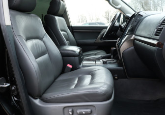 Подержанный автомобиль Toyota Land Cruiser Suv 2009 года (14 фото)