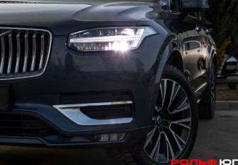 Подержанный автомобиль Volvo XC90 2021 года (22 фото)