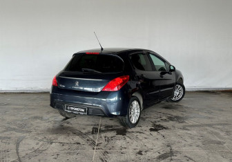 Подержанный автомобиль Peugeot 308 Hatchback 2012 года (5 фото)