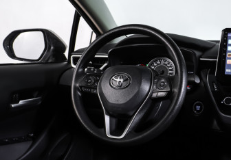 Подержанный автомобиль Toyota Corolla Sedan 2022 года (17 фото)