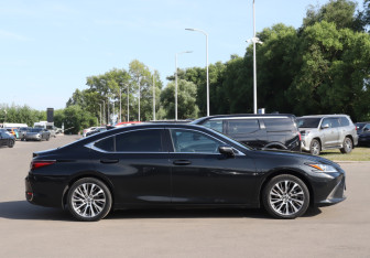 Подержанный автомобиль Lexus ES 2020 года (4 фото)