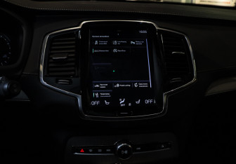 Подержанный автомобиль Volvo XC90 2019 года (15 фото)
