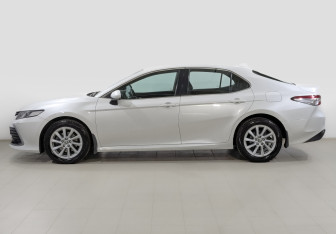 Подержанный автомобиль Toyota Camry Sedan 2021 года (8 фото)