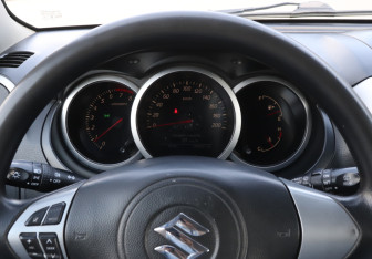 Подержанный автомобиль Suzuki Grand Vitara 2011 года (11 фото)