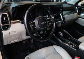 Подержанный автомобиль Kia Sorento 2023 года (13 фото)