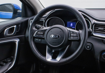 Подержанный автомобиль Kia Ceed Hatchback 2019 года (15 фото)