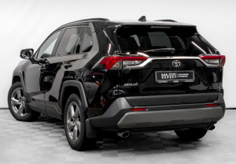 Подержанный автомобиль Toyota RAV4 2019 года (7 фото)