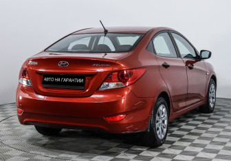 Подержанный автомобиль Hyundai Solaris Sedan 2012 года (5 фото)