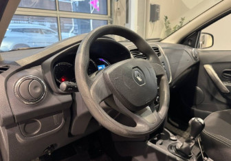 Подержанный автомобиль Renault Logan Sedan 2016 года (10 фото)