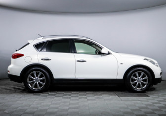 Подержанный автомобиль Infiniti EX 2012 года (4 фото)