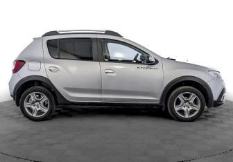 Подержанный автомобиль Renault Sandero 2021 года (4 фото)