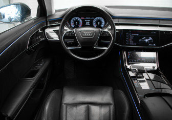 Подержанный автомобиль Audi A8 2022 года (31 фото)