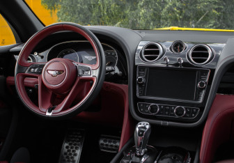 Подержанный автомобиль Bentley Bentayga 2016 года (10 фото)