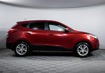 Подержанный автомобиль Hyundai ix35 2010 года (4 фото)