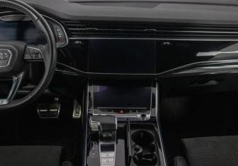 Подержанный автомобиль Audi Q8 2020 года (14 фото)