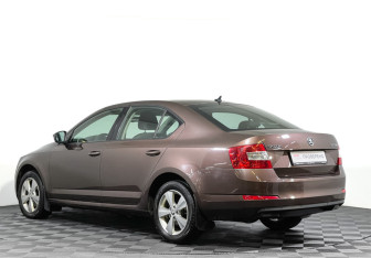 Подержанный автомобиль Skoda Octavia Liftback 2015 года (7 фото)