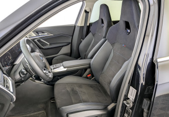 Подержанный автомобиль BMW X1 2025 года (21 фото)