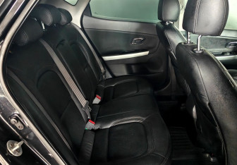 Подержанный автомобиль Kia Ceed Hatchback 2016 года (10 фото)