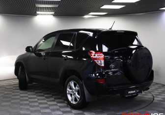 Подержанный автомобиль Toyota RAV4 2009 года (19 фото)