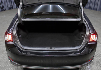 Подержанный автомобиль Lexus ES 2018 года (10 фото)