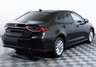 Подержанный автомобиль Toyota Corolla Sedan 2019 года (3 фото)