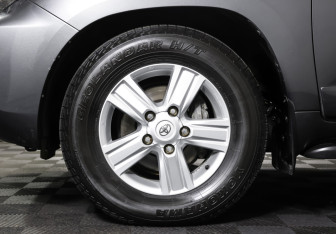 Подержанный автомобиль Toyota Land Cruiser Suv 2014 года (25 фото)