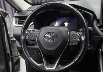 Подержанный автомобиль Toyota RAV4 2022 года (16 фото)