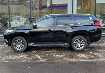 Подержанный автомобиль Mitsubishi Pajero Sport 2018 года (4 фото)