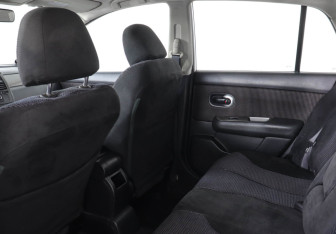 Подержанный автомобиль Nissan Tiida Sedan 2013 года (12 фото)