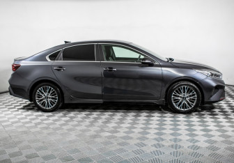 Подержанный автомобиль Kia Cerato Sedan 2022 года (4 фото)