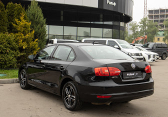 Подержанный автомобиль Volkswagen Jetta Sedan 2014 года (5 фото)