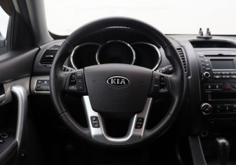Подержанный автомобиль Kia Sorento 2011 года (14 фото)