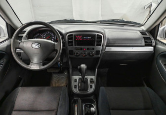Подержанный автомобиль Suzuki Grand Vitara 2003 года (11 фото)