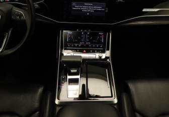 Подержанный автомобиль Audi Q8 2019 года (9 фото)