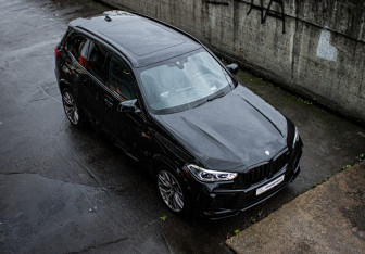 Подержанный автомобиль BMW X5 M 2021 года (3 фото)