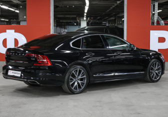 Подержанный автомобиль Volvo S90 2020 года (5 фото)