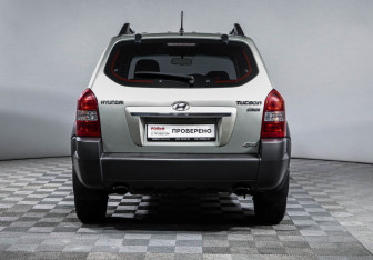 Подержанный автомобиль Hyundai Tucson 2008 года (6 фото)