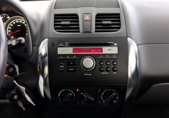 Подержанный автомобиль Suzuki SX4 Hatchback 2013 года (15 фото)