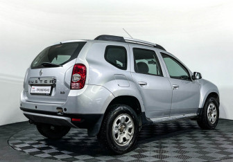 Подержанный автомобиль Renault Duster 2013 года (5 фото)