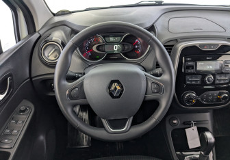 Подержанный автомобиль Renault Kaptur 2017 года (25 фото)