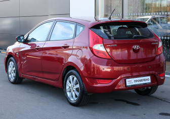 Подержанный автомобиль Hyundai Solaris Hatchback 2012 года (7 фото)