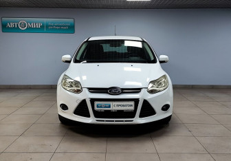 Подержанный автомобиль Ford Focus Hatchback 2011 года (2 фото)