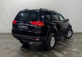 Подержанный автомобиль Mitsubishi Pajero Sport 2011 года (4 фото)