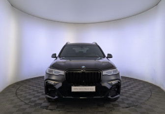 Подержанный автомобиль BMW X7 2019 года (2 фото)