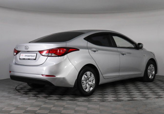 Подержанный автомобиль Hyundai Elantra Sedan 2015 года (5 фото)