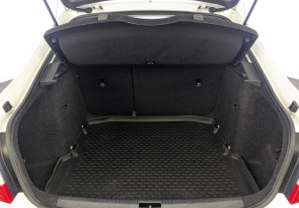 Подержанный автомобиль Skoda Octavia Liftback 2020 года (10 фото)