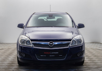 Подержанный автомобиль Opel Astra Hatchback 2013 года (8 фото)