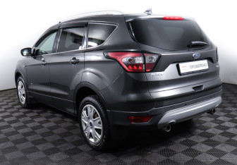 Подержанный автомобиль Ford Kuga 2017 года (8 фото)