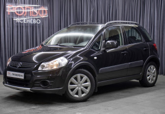 Подержанный автомобиль Suzuki SX4 Hatchback 2014 года (1 фото)