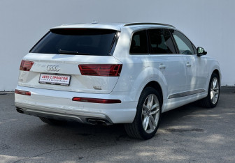 Подержанный автомобиль Audi Q7 2017 года (5 фото)
